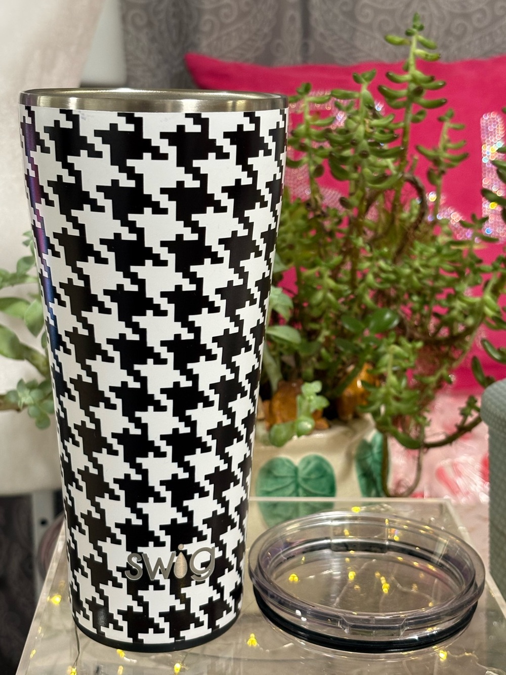 Swig Life Houndstooth Tumbler 32oz - Picture 3 of 17